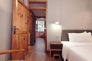 Suite, 2 Bedrooms, Courtyard View