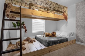 Desk, iron/ironing board, travel cot, WiFi