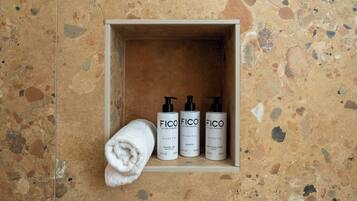 Dusche, Haartrockner, Bidet, Handtücher