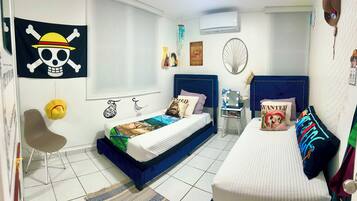 Tabla de planchar con plancha, wifi, ropa de cama