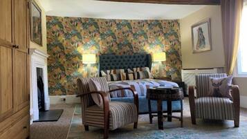 Superior Double Room, Garden View | Bathroom | Slippers