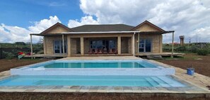 A two-story house with a swimming pool in front. - Lux Suites Leilani Annex Naivasha (Naivasha)