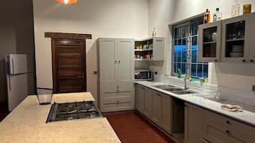 Familienapartment, Poolblick | Eigene Küche | Kühlschrank, Mikrowelle, Kochgeschirr/Geschirr/Besteck