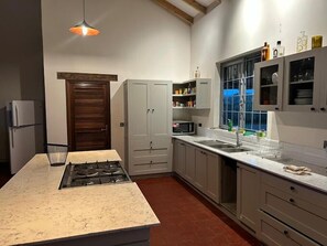 Familienapartment, Poolblick | Eigene Küche | Kühlschrank, Mikrowelle, Kochgeschirr/Geschirr/Besteck
