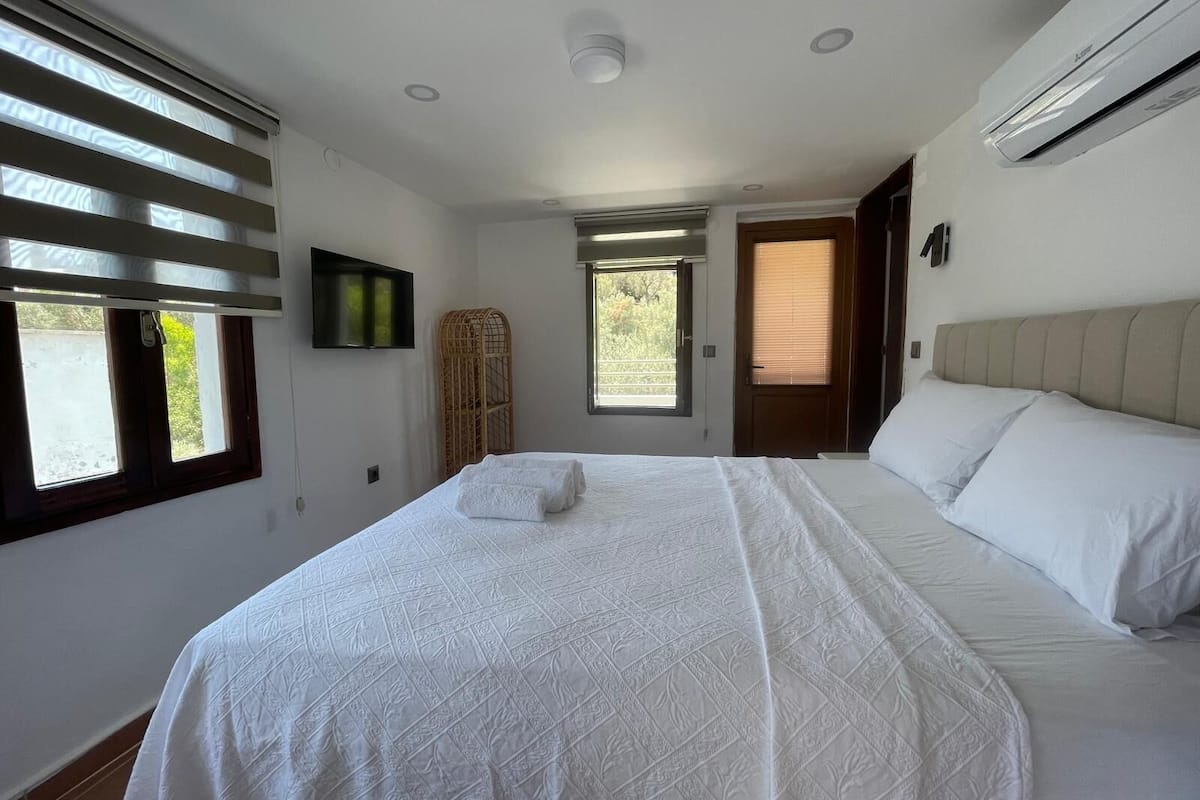 Panoramic Double Room, Balcony, Mountain View | Iron/ironing board, free WiFi