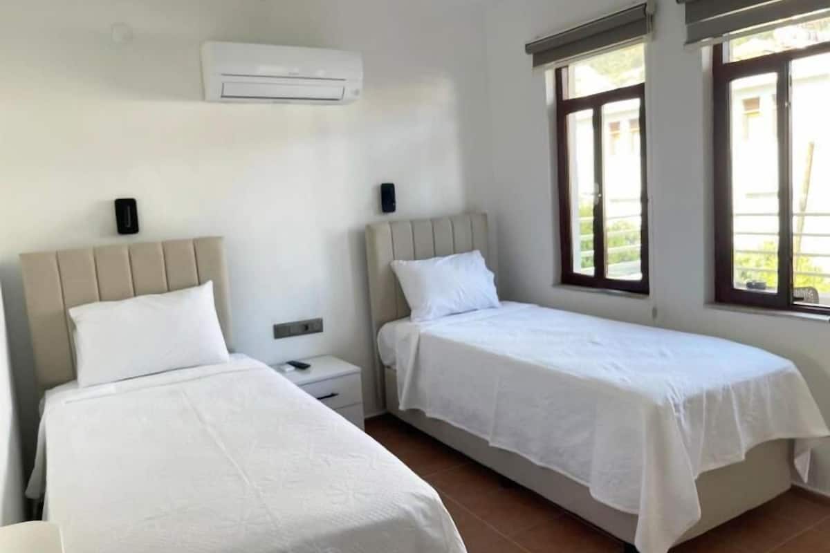 Iron/ironing board, free WiFi
