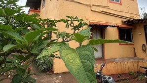 A two-story building with a flat roof and a balcony. - Laxmi villa (Varanasi)