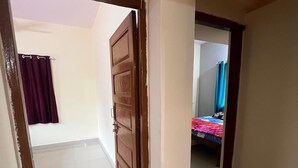 Unclassified image, 4 of 16, button - Laxmi villa (Varanasi)