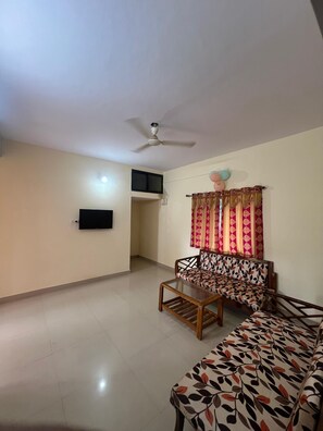 Deluxe Room | Living area