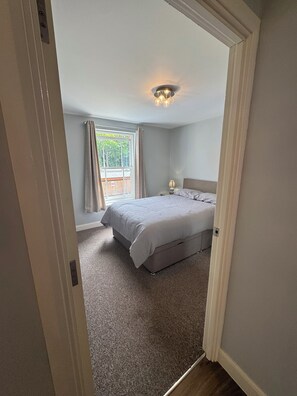2 habitaciones, tabla de planchar con plancha, wifi y ropa de cama 