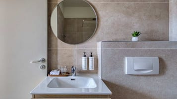 Doccia, asciugacapelli, asciugamani