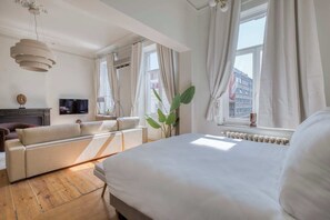 Iron/ironing board, free WiFi, bed sheets