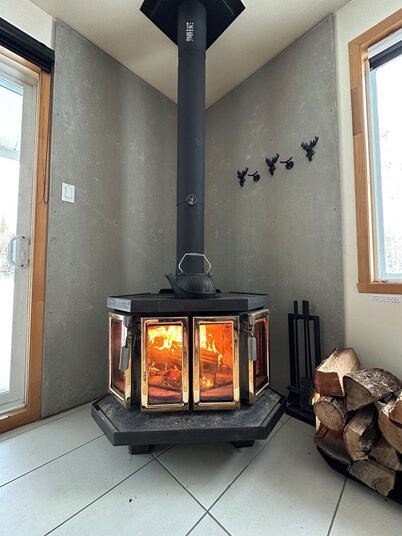 Cosy cottage in the heart of nature with stream, footbridge and private island