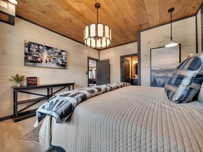 6 bedrooms, desk, free WiFi, bed sheets