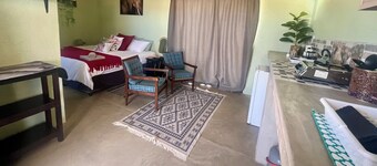 100% Green Eco with solar Brandberg view and stargazing, cottage nestled in Uis.
