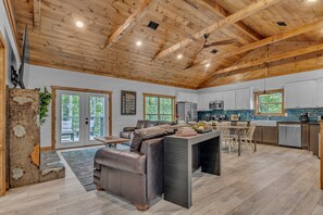 Interior - New!,Pool Table,Min Away from Gatinburg (Gatlinburg)