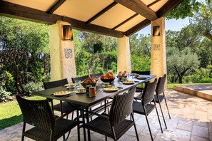Outdoor dining - Villa Valeria Mougins | Domaine, pool & tennis (Mouans-Sartoux)