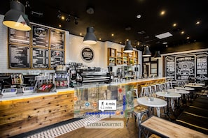 Bar (in der Unterkunft)