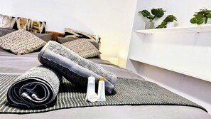 3 bedrooms, iron/ironing board, WiFi, bed sheets