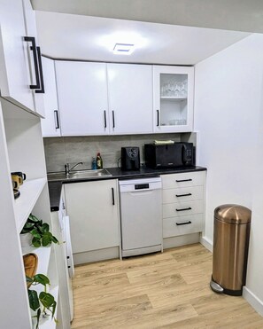 Mikrobølgeovn, ovn, opvaskemaskine