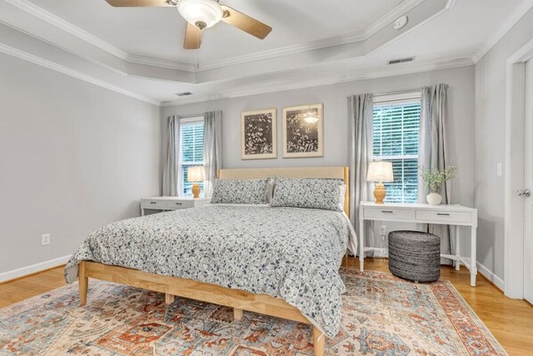 3 bedrooms, desk, iron/ironing board, travel crib