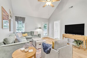Smart TV, fireplace