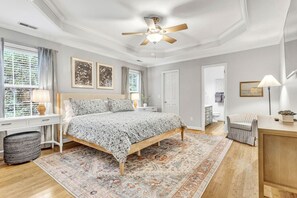 3 bedrooms, desk, iron/ironing board, travel crib