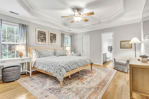 One-Level 3BR, Yard & Firepit