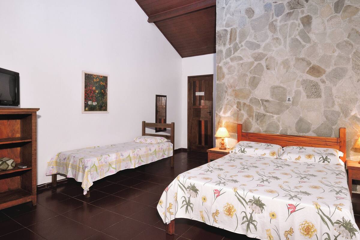 Classic Chalet, Beach View | Free WiFi