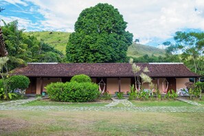 Classic Chalet, Beach View