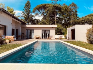 Pool - Large architect-designed villa with swimming pool between sea and vineyards (Pompignac)