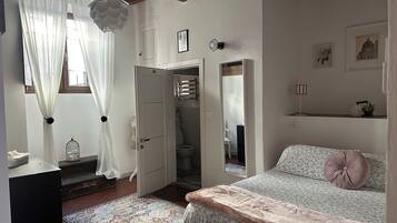 1 chambre, fer et planche Ă repasser, Wi-Fi, draps fournis