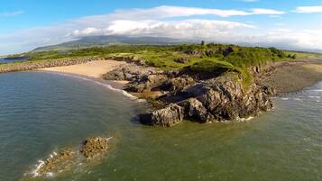 Apartment, 3 Bedrooms, Terrace, Garden View | Beach