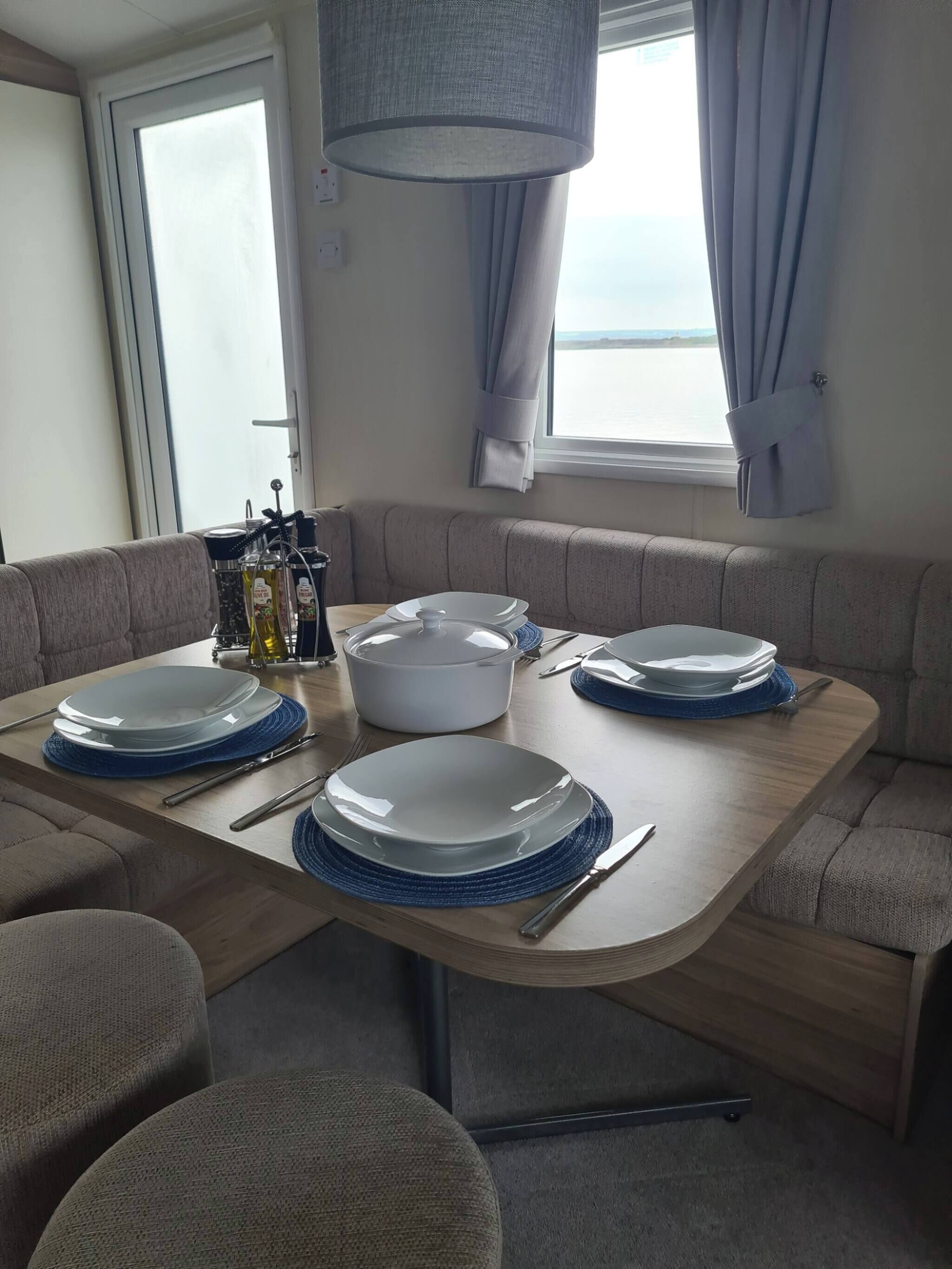 Apartment, 3 Bedrooms, Terrace, Garden View | Ruang makan