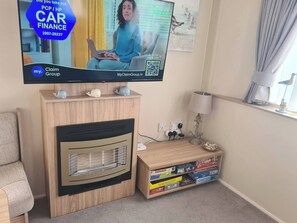 Apartment, 3 Bedrooms, Terrace, Garden View | Room amenity