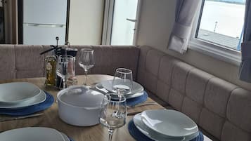 Apartemen, 3 kamar tidur, teras, pemandangan kebun | Ruang makan