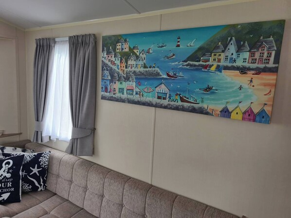 Apartment, 3 Bedrooms, Terrace, Garden View | Living room | Books