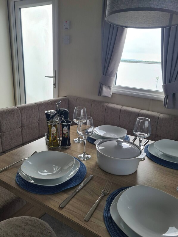 Apartment, 3 Bedrooms, Terrace, Garden View | Dining