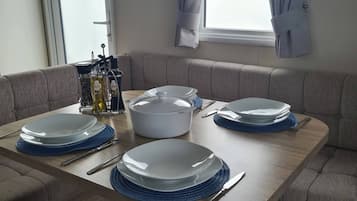 Apartemen, 3 kamar tidur, teras, pemandangan kebun | Ruang makan