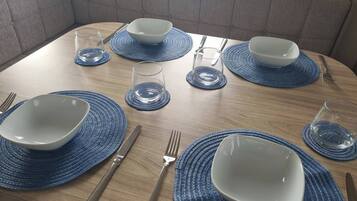 Apartment, 3 Bedrooms, Terrace, Garden View | Dining