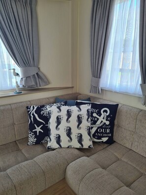 Apartment, 3 Bedrooms, Terrace, Garden View | Living area