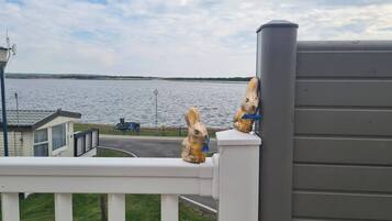 Apartment, 3 Bedrooms, Terrace, Garden View | Property grounds