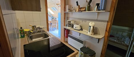 Microondas, horno, placa de cocina y lavavajillas