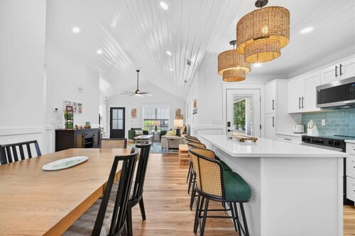 Oak Island Lux Cottage | Fenced Yard & Heated Pool!