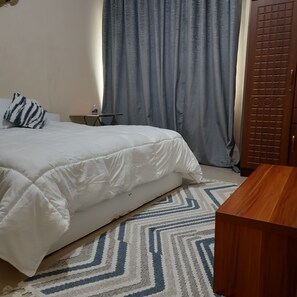 2 bedrooms, iron/ironing board, WiFi