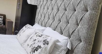 Escape to comfort
2-bedroom apartment with WiFi, AC in fabulous Abu Dhabi