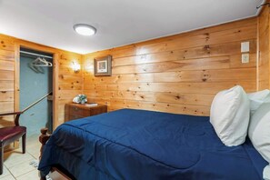 1 bedroom, iron/ironing board, WiFi, bed sheets - Minutes From Downtown Gatlinburg (Gatlinburg)