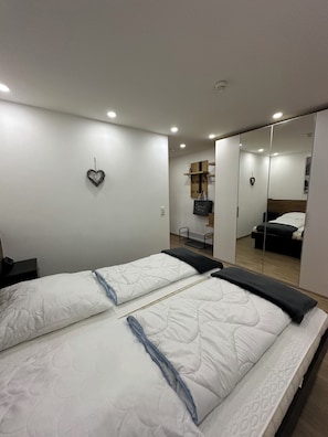 1 Schlafzimmer, BĂŒgeleisen/BĂŒgelbrett, kostenloses WLAN