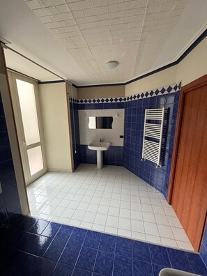 Bruser, bidet, håndklæder, Sæbe