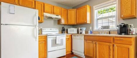 電子レンジ、オーブン、コンロ、食器洗い機